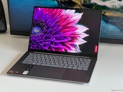 Análise do Lenovo Yoga Pro 7 14 G9. Dispositivo de teste fornecido pelo senhor: