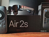 O RayNeo Air 2s e a Pocket TV combinam bem (Fonte da imagem: Notebookcheck)