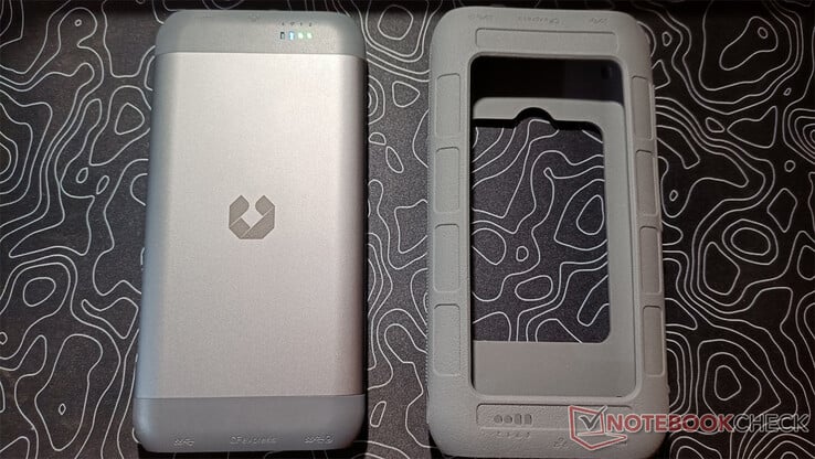 UnifyDrive UT2 e a caixa de proteção (Fonte da imagem: Notebookcheck)