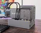 O dock eGPU para mini PC da Beelink agora é de código aberto. (Fonte da imagem: Notebookcheck / Allen Ngo)