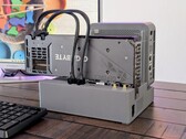 O dock eGPU para mini PC da Beelink agora é de código aberto. (Fonte da imagem: Notebookcheck / Allen Ngo)