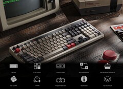 O novo teclado mecânico 8BitDo Retro 108 é uma versão sem concessões do teclado mecânico existente da 8BitDo. (Fonte da imagem: 8BitDo - editado)