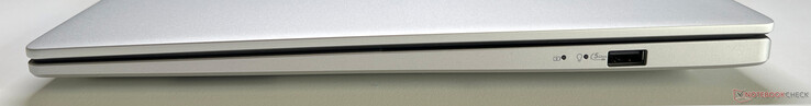 Direito: USB Type-A 3.2 Gen 1 (5 Gb/s)
