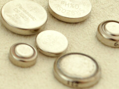 As células-botão são quase gigantescas em comparação com as baterias AH-LLZO. (Imagem: pixabay)