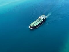 Autoridades finlandesas detêm navio da frota sombra russa após danos a cabos no Mar Báltico (Fonte da imagem: Haydn, Unsplash)