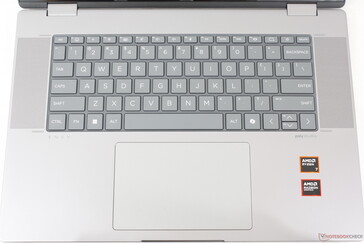 O layout do teclado agora inclui a sempre importante tecla Co-Pilot. Uma luz de fundo branca de dois níveis é padrão