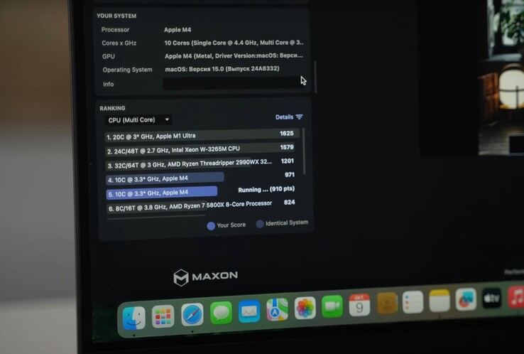 O M4 MacBook Pro consegue uma pontuação multi-core de 971 no Cinbenech. (Fonte da imagem: Romancev768V via YouTube)