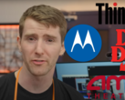 O Linus Tech Tips caracteriza os celulares Motorola e os laptops ThinkPad como "marcas zumbis" (Fonte da imagem: Linus Tech Tips / Youtube)