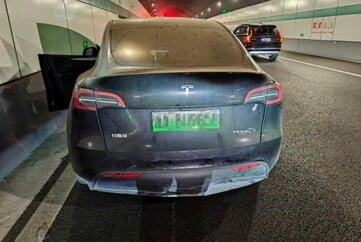 Danos no Tesla Model Y. (Fonte da imagem: @Tslachan)