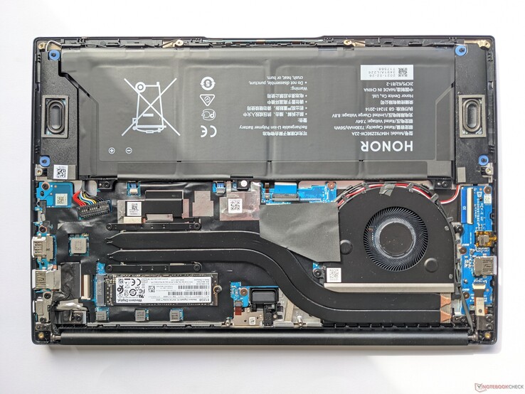 O interior do Honor MagicBook 14 com um Core i7-1165G7