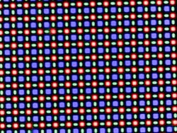 A tela OLED é baseada em uma matriz de subpixel RG/BG que consiste em um diodo emissor de luz vermelho, um azul e um verde cada