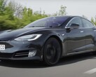 O Tesla Model S P90D com mais de 430 mil milhas em sua bateria original ainda funciona perfeitamente bem, exceto por algum desgaste interno. (Fonte: AutoTrader via YouTube)