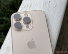 O iPhone 16 Pro pode ser o último lançamento da linguagem de design atual do Apple. (Fonte da imagem: Notebookcheck)