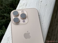 O iPhone 16 Pro pode ser o último lançamento da linguagem de design atual do Apple. (Fonte da imagem: Notebookcheck)