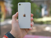 Espera-se que o próximo iPhone SE não se pareça em nada com o modelo atual da 3ª geração. (Fonte da imagem: Onur Binay - Unsplash)