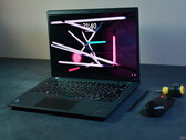 Análise do laptop Lenovo ThinkPad P14s G4 Intel: Pequena estação de trabalho OLED sem resistência