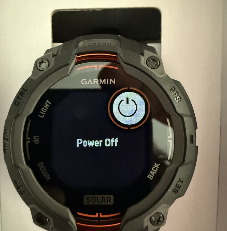 A pequena segunda tela do Garmin Instinct 3 não está centralizada corretamente (Fonte da imagem: eastexo, Reddit)