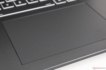 O touchpad tem tamanho e feedback razoáveis quando pressionado, mas é quase suave demais