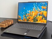 Análise do laptop Lenovo Yoga Pro 9 16IMH9: 75 W GeForce RTX 4050 supera seu desempenho
