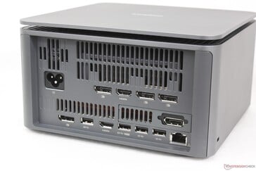 Traseira: Alimentação CA, 4x DisplayPort 1.4a, 2x USB-A (5 Gbps), 2x USB-A (10 Gbps), RJ-45, HDMI 2.1a FRL, HDMI 2.1 TMDS