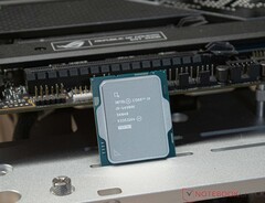 O Intel Core i9-14900K perde até 23% de seu desempenho multicore após uma atualização do BIOS destinada a solucionar a degradação da CPU. (Fonte da imagem: Sebastian Bade / Notebookcheck)