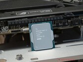 O Intel Core i9-14900K perde até 23% de seu desempenho multicore após uma atualização do BIOS destinada a solucionar a degradação da CPU. (Fonte da imagem: Sebastian Bade / Notebookcheck)