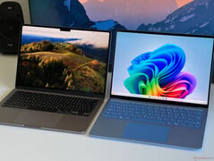 MacBook Air 13 M3 (esquerda) vs. Surface Laptop 13 (direita)