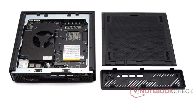 Minisforum MS-A1 com a parte inferior aberta