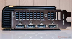 Portas: 3x DisplayPort 2.1b-out, 1x HDMI 2.1b-out