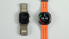 O Apple Watch Ultra (à esquerda) com o Galaxy Watch Ultra. (Fonte: iFixit)