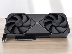 A Nvidia atualizou o design de suas placas Founders Edition para a série RTX 50. (Fonte da imagem: Sebastian Bade para Notebookcheck)