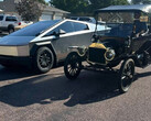 O Cybertruck ao lado de um Ford Modelo T (Fonte da imagem: COO/FB)