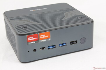 Frontal: Botão de reinicialização, fones de ouvido de 3,5 mm, USB-C 4.0 com Power Delivery + DisplayPort (8K@60 Hz), 2x USB-A 3.2 Gen. 2 (10 Gbps), USB-A 2.0, botão liga/desliga