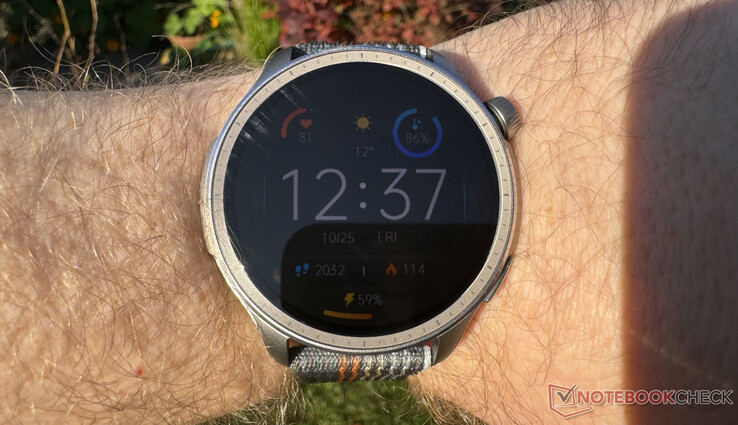 O visor do Amazfit Balance também é fácil de ler sob o sol