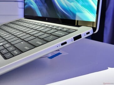 HP EliteBook X G1a: Portas à direita (fonte da imagem: Benjamin Herzig)