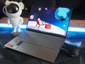 Análise do laptop Lenovo Yoga Slim 6 14: A estreia da Radeon 740M