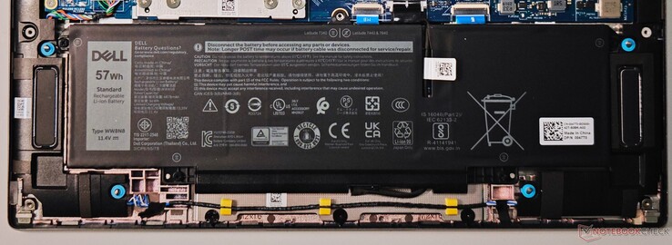 A bateria de 57 Whr fornece backup suficiente para durar um dia de trabalho médio