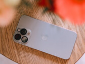 O iPhone 15 Pro pode ficar um pouco mais lento em algumas tarefas após a atualização para o iOS 18. (Fonte da imagem: Swello - Unsplash)