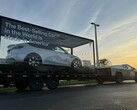 O Cybertruck reboca um Model Y fabricado nos EUA (Fonte da imagem: TeslaNewsWire/X)