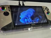 O MSI Claw 8 AI+ visto durante a Computex 2024 em Taipei. (Fonte da imagem: RetroHandhelds)