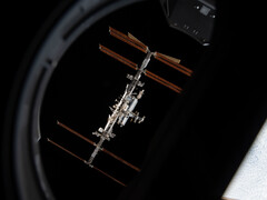 A Estação Espacial Internacional em órbita vista da Crew Dragon da SpaceX. (Fonte da imagem: NASA Johnson no Flickr)
