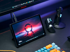 Supostos vazamentos sobre a atualização do Lenovo Legion Go afirmaram que o dispositivo portátil para jogos atualizado usaria uma porta HDMI para se conectar a telas externas. (Fonte da imagem: Marc Herter / Notebookcheck)