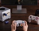 a 8BitDo projetou o NGC Retro Receiver para complementar visualmente o GameCube roxo. (Fonte da imagem: 8BitDo)