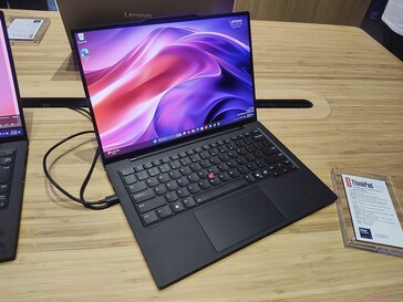 Lenovo ThinkPad X1 Carbon Gen 13 Aura Edition (fonte da imagem: Benjamin Herzig)