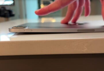 iPad Pro 2022 de 11 polegadas após os primeiros testes de flexão.