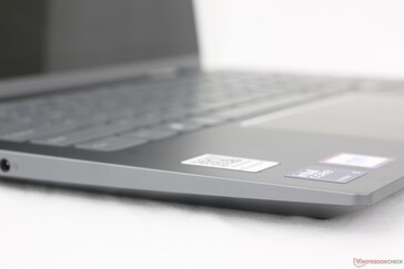 As bordas afiadas, as laterais planas e os cantos arredondados se tornaram uma marca registrada do design do ThinkBook