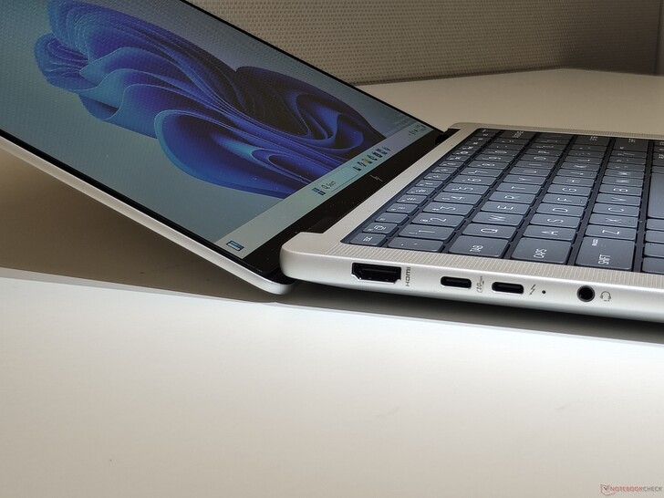 HP EliteBook X G1a: Ângulo máximo de abertura (fonte da imagem: Benjamin Herzig)