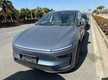 2025 Model Y Juniper na nova cor Glacial Blue