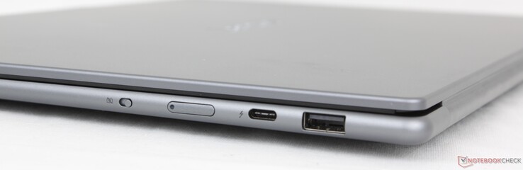 À direita: Interruptor da câmera, botão Liga/Desliga, USB-C 4.0 Thunderbolt 4 com Power Delivery 3.1 + DisplayPort 2.1, USB-A 3.2 Gen. 1 (5 Gbps)