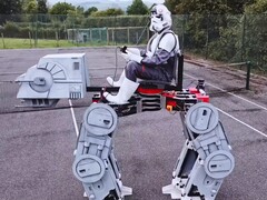 O senhor e engenheiro James Bruton construiu um AT-AT montável de Star Wars usando principalmente componentes impressos em 3D. (Fonte da imagem: YouTube / James Bruton)